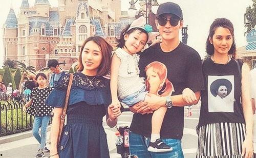 娱乐吃瓜直播热搜在哪看,揭秘娱乐吃瓜热门话题观看指南